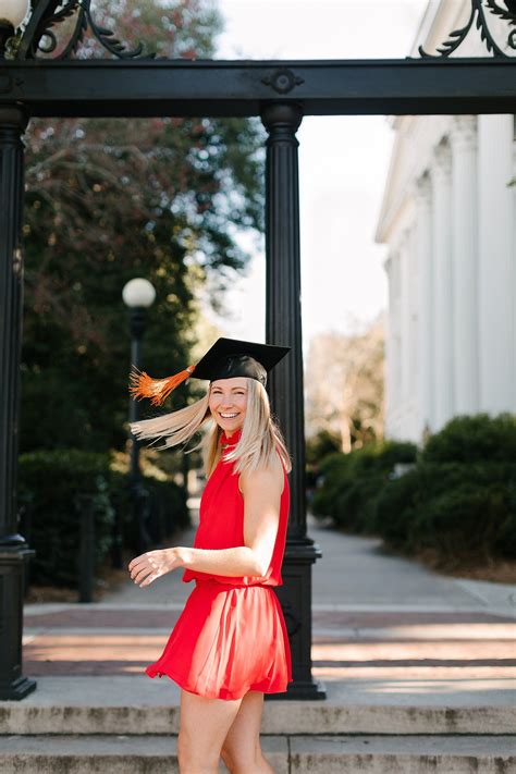 University of Georgia Arch in 2020 | Graduation portraits, Uga ...