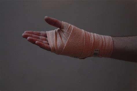 Smart bandage with a wireless sensor can check the status of a wound