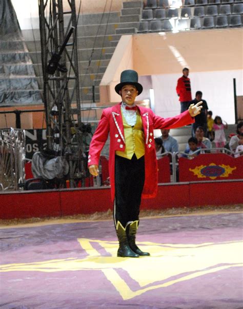 Ringmaster (circus) - Wikipedia