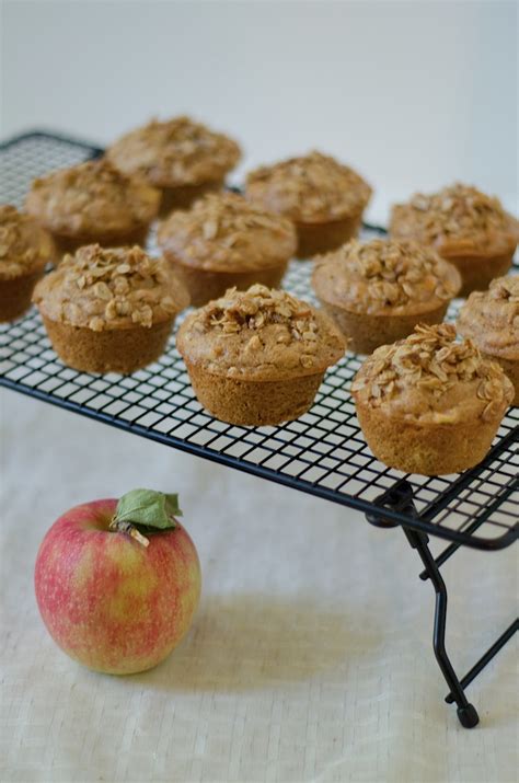 Apple Oatmeal Muffins with Sweet Oatmeal Topping Recipe - The Chic Life