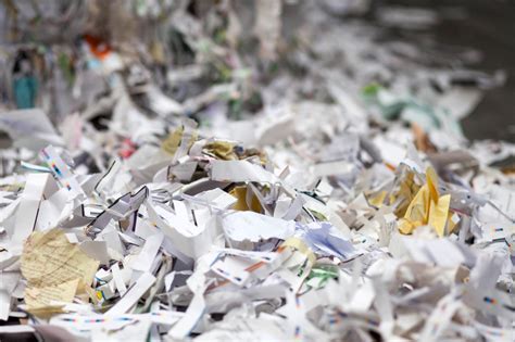 Recyclage et la valorisation de déchets papiers, cartons et plastiques