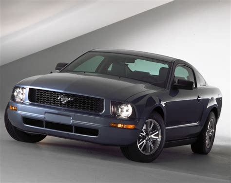 2006 Ford Mustang V6 - Picture / Pic / Image