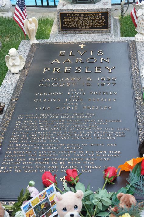 Elvis' Grave | Famous graves, Famous tombstones, Unusual headstones