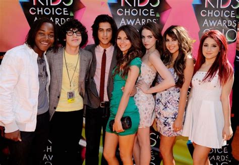 Ariana Grande, Victoria Justice & 'Victorious' Cast Have Virtual ...