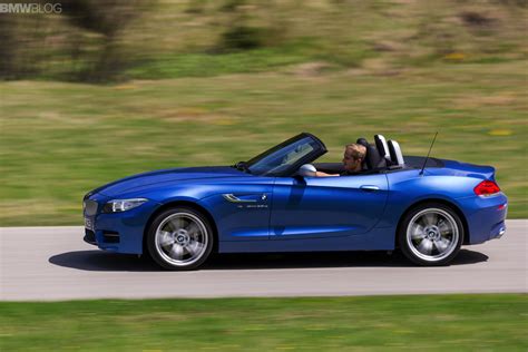 2015 BMW Z4 looks great in Estoril Blue