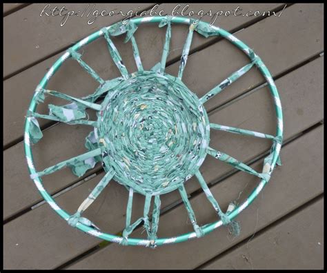 GeorgiaBE....the crafty side: Hula Hoop Weaving