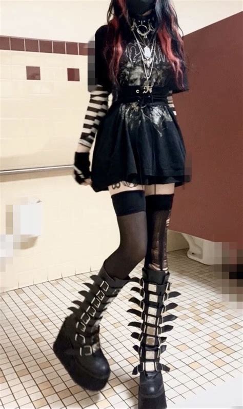 Egirl Fashion, Gothic Fashion, Fashion Outfits, Punk Fashion Cute, Mode Emo, Mode Punk, Swaggy ...