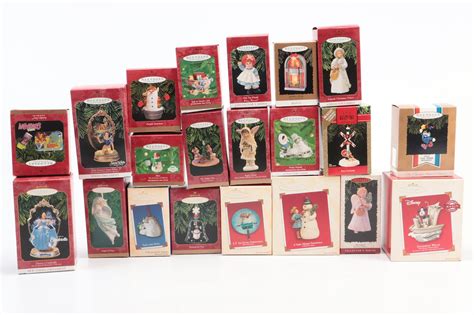 Hallmark Keepsake and Other Ornaments | EBTH