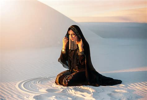 Saudi Arabian Women's Clothing: Tips For Locals And Travelers