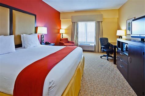 Holiday Inn Express & Suites Nashville-Opryland - Nashville, TN ...