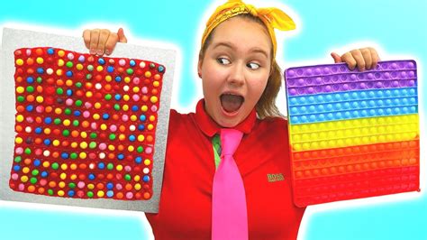 Ruby and Bonnie Pretend Play Pop It Toys In School - Phim Hay Nhất