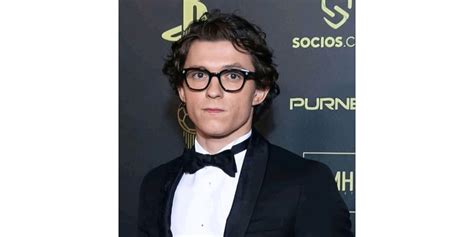 We Love These Stylish Trends for Men’s Glasses