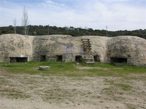 Abandoned Spanish civil war bunkers, Brunete, Madrid [OC] [2383 x 1787 ...