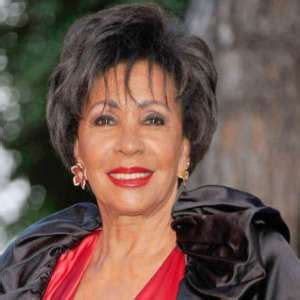 Shirley Bassey Birthday, Real Name, Age, Weight, Height, Family, Facts ...