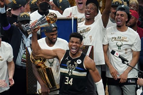 Milwaukee Bucks' fans celebrate NBA championship with parade | AP News