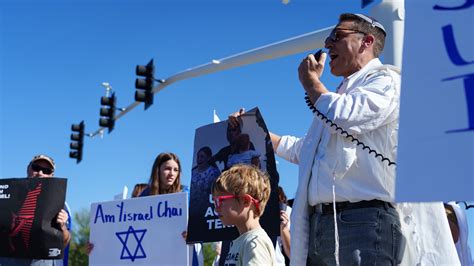 People gather at a pro-Israel rally in Scottsdale