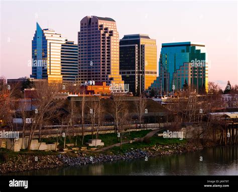 Sacramento skyline at sunset Stock Photo - Alamy