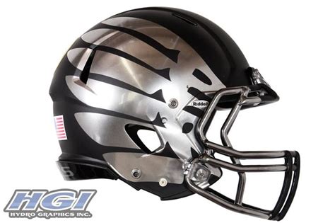 Oregon Ducks Black Eclipse helmet featuring a Titanium HydroSkin® wing ...