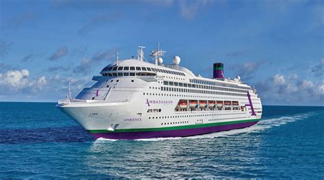Sailawaze UK | Ambassador themed cruises: What's on a UK royal cruise?