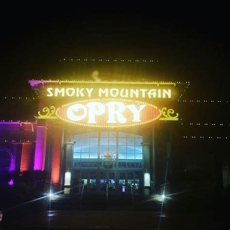 Smoky Mountain Opry | Unbiased Review with Pricing & Info