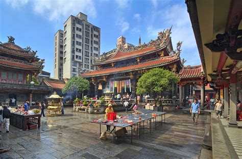 Longshan Temple, Taipei, Taiwan jigsaw puzzle in Street View puzzles on TheJigsawPuzzles.com