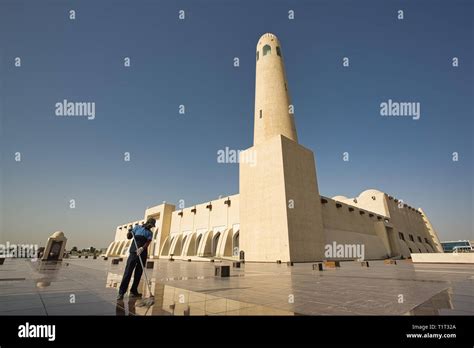 DOHA, QATAR - JUNE 4, 2014: Qatar State Mosque - Sheikh Muhammad ibn ...