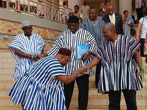 Traditional attire of Ghana. Bright African patterns with deep meaning ...