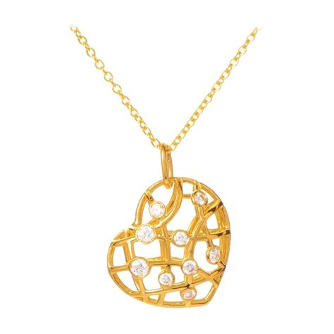 Hearts on Fire Diamond Yellow Gold Brocade Heart Pendant Necklace at ...