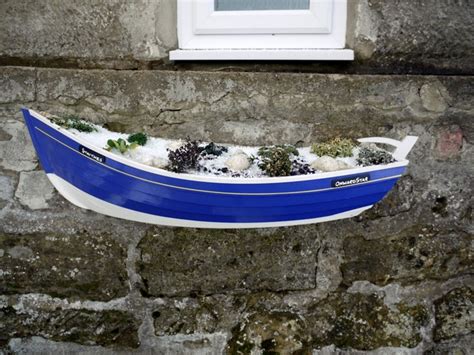 Coble fishing boat planter, Boulby © Andrew Curtis cc-by-sa/2.0 :: Geograph Britain and Ireland