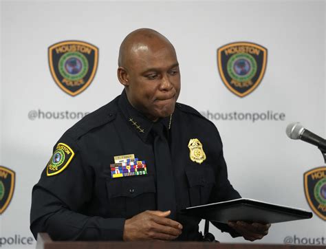 Houston police chief apologizes for department not investigating 264K ...