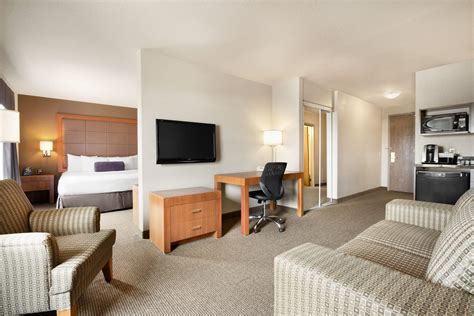 Days Inn by Wyndham Calgary Airport | Calgary, AB Hotels