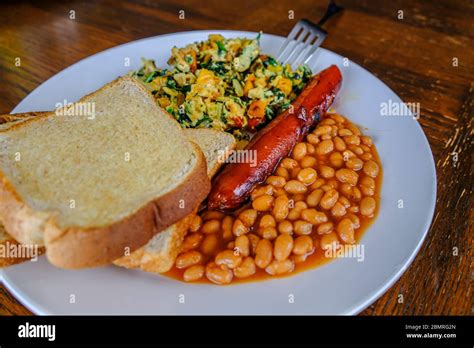 English breakfast with toast ready to eat Stock Photo - Alamy