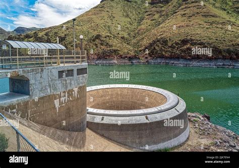 The unique spillway empties through a tunnel at the Owyhee Dam, Oregon, USA Stock Photo - Alamy