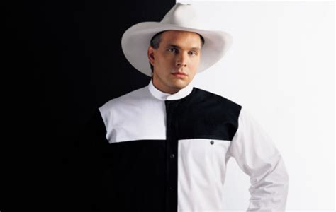 Act Fast: Download Two of Garth Brooks’ Hit Albums for FREE Today