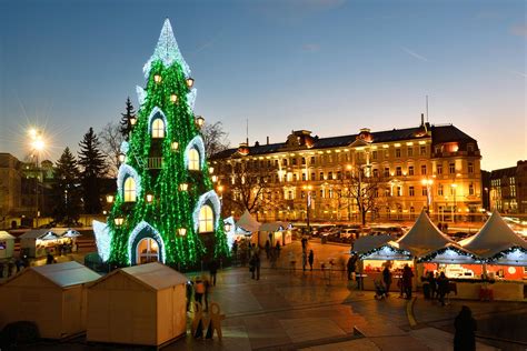 Famous Christmas Trees Around The World - Christmas Countdown 2021