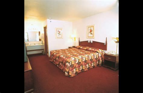 Honeysuckle Inn & Conference Center (Branson, MO) - Resort Reviews ...