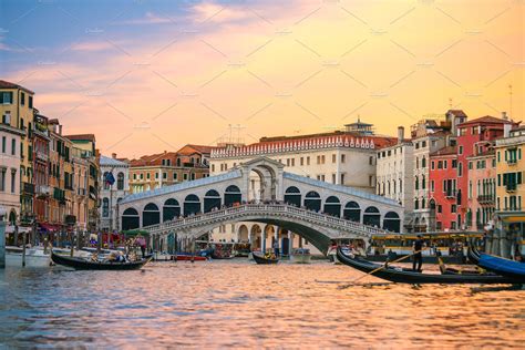 Rialto bridge in venice italy containing venice, italy, and rialto ...