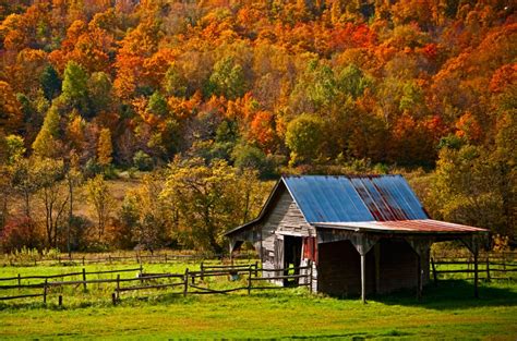 19 Beautiful Barns to Get You In the Fall Spirit | Fall foliage pictures, Barn photos, Barn pictures