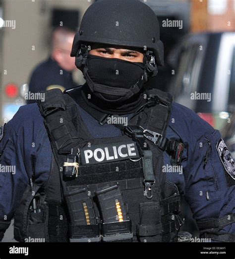 Police SWAT team member in CT USA Stock Photo - Alamy