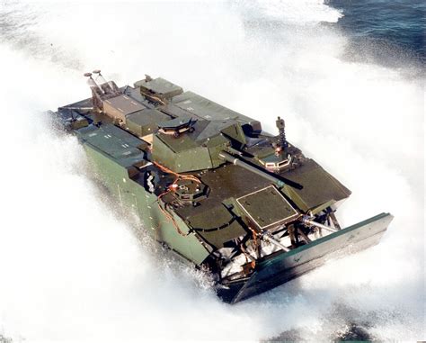 File:Expeditionary Fighting Vehicle at speed in water.jpg - Wikimedia Commons