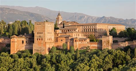 Granada: Alhambra, Nasrid Palaces and Generalife Guided Tour | GetYourGuide