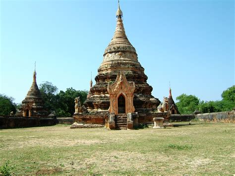 Asisbiz Myanmar Sagaing numerous pagodas Nov 2004 03