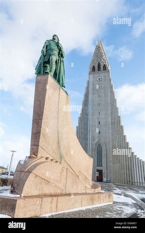 Hallgrimskirkja, Reykjavik, Iceland in winter with statue of Leif ...