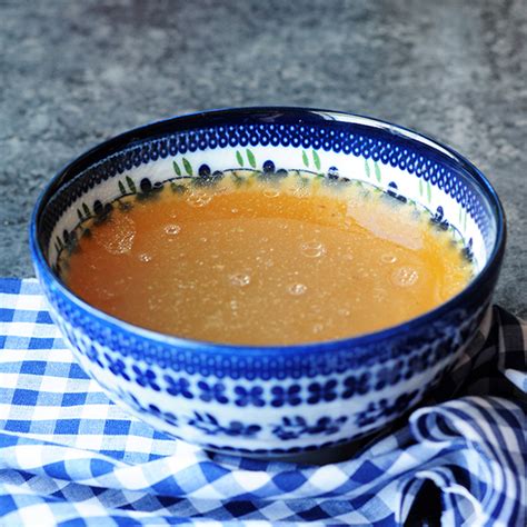 Slow Cooker Beef Bone Broth Recipe (what ingredients, cook time, bones)