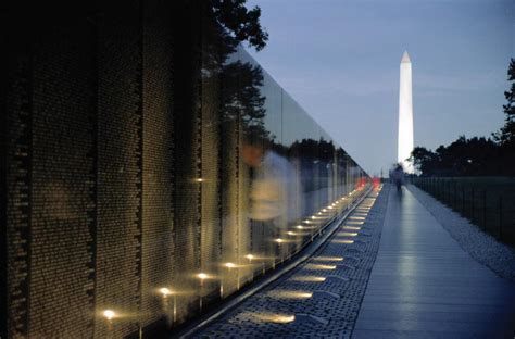 Visiting the Vietnam Veterans Memorial | Washington.org