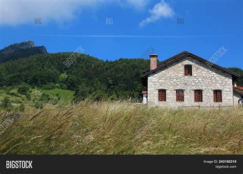 Mountain Chalet Image & Photo (Free Trial) | Bigstock