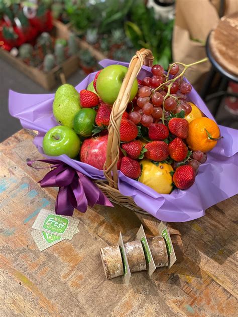 Christmas fruit basket.