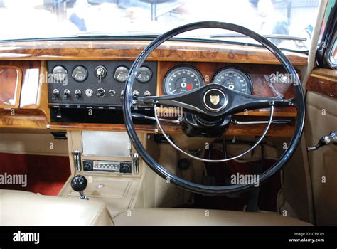 jaguar Mk 2 Dash Stock Photo - Alamy