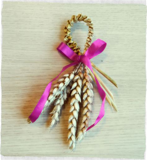 Make Your Own Corn Dolly - The Gentleman's Favour | FeltMagnet