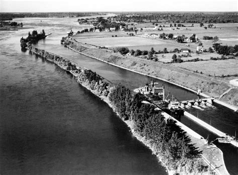 Photos: St. Lawrence Seaway officially opened in 1959 | Archives | timegoggles.com